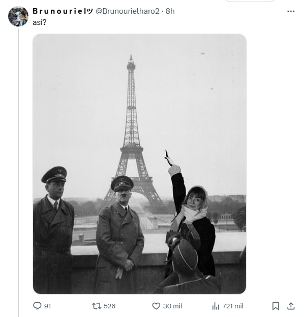 AnsiChan en la Torre Eiffel