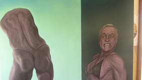 Arde polémica por obra "Piñera en bikini"