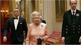 Cuando James Bond escoltó a la reina Isabel II y “saltaron” en paracaídas