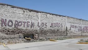 El muro cumple un año sin caer en la población La Legua