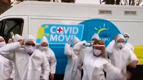 Ola de comentarios en Twitter por nueva coreografía de Cathy Barriga bailando el tema de Los Cazafantasmas con trajes de seguridad y máscaras frente al "covid móvil"