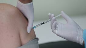 Infectólogo y la aprobación de vacuna en Chile: "Es una muy buena noticia"