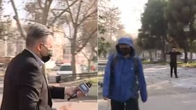 “¡Empezaron a tirarnos piedrazos!”: grupo de estudiantes ataca a equipo de CHV en pleno despacho