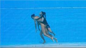 Registran el increíble momento en que una entrenadora salvó a deportista de ahogarse en el Mundial de Hungría