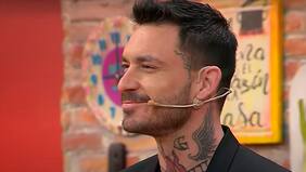 "Los vecinos de Mauricio Pinilla están chatos con la llegada de señoritas y jóvenes que van solamente a carretear...", declaran en espacio de farándula donde exhibieron imagen explícita