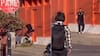 Saltó sobre la víctima y se tiró a choro con testigos: buscan a cobarde que agredió a mujer en situación de calle