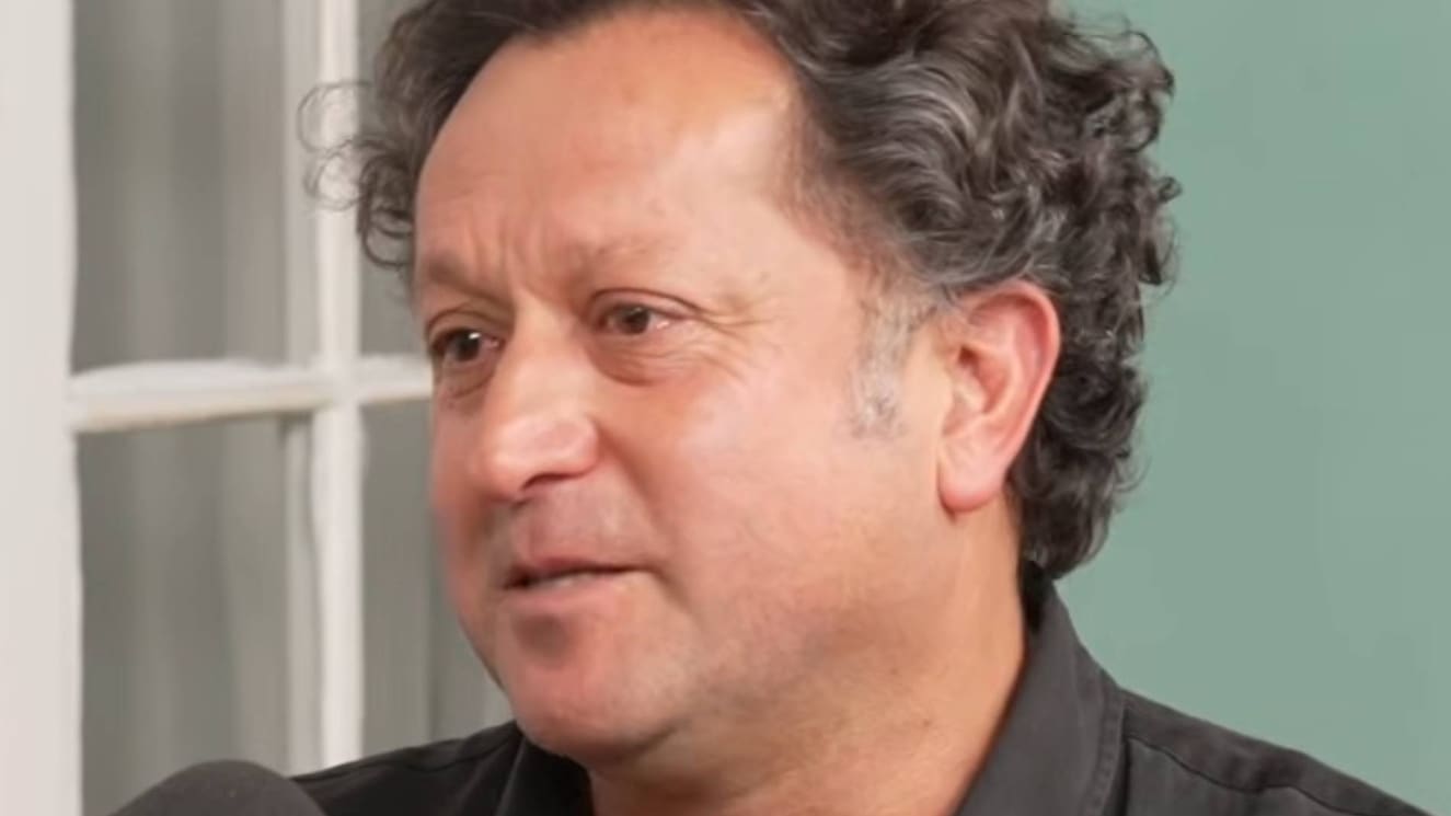 “¡¿Cómo nadie dice nada?! ¿Cómo tan penca, hueón?!”: Daniel Alcaíno lanza dardo al gobierno y queda al borde del llanto