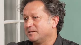 “¡¿Cómo nadie dice nada?! ¿Cómo tan penca, hueón?!”: Daniel Alcaíno lanza dardo al gobierno y queda al borde del llanto