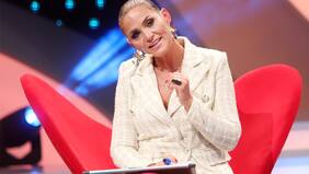 "Me regalaron entradas para ir a Luis Miguel. Al lado mío estaba (su entonces novio) Iván Zamorano. Cuando terminó el recital un guardia me pasa una tarjeta...", recuerda Kenita Larraín