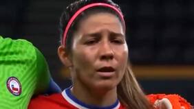 Carla Guerrero no aguantó la emoción y lloró al entonar el Himno Nacional