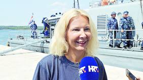 Cantó durante 10 horas en el mar tras caer desde crucero