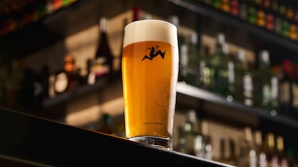 Día de la Cerveza: reconocido bar de la capital celebra con decenas de schops de regalo