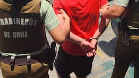 Venezolano genera horror en Quinta Normal: apuñaló en el tórax a pareja embarazada, huyó a casa de vecino y lo baleó