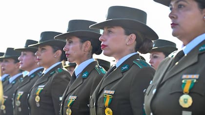 Ceremonia: 988 suboficiales de Carabineros egresan tras dos años de perfeccionamiento