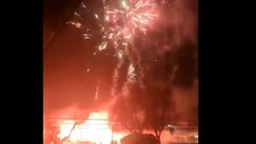 Hinchas de la 'U' violaron cuarentena y toque de queda lanzando fuegos artificiales