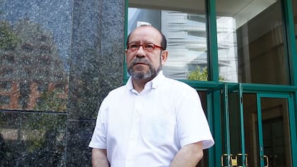Camión lo impactó y se dio a la fuga: alertan grave atropello de Rolando Jiménez, histórico dirigente del Movilh