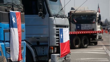“Siempre hemos tenido tranquilidad”: Camioneros cambian de tono ante alza del diésel y generan debate en redes