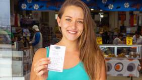 Pensionarse con $290.000 millones en mano: Lotería de EEUU los sortea y chilenos pueden participar