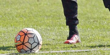 Promesa del fútbol chileno es suspendido provisionalmente por dopaje: arriesga dura sanción