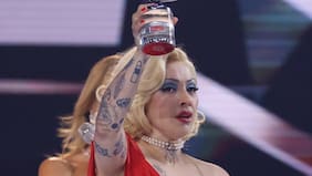 “No puedo olvidar que como persona...”: excomandante en jefe de la Armada saca ronchas con mensaje sobre Mon Laferte