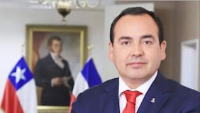 Tiene otra causa por delitos sexuales: denuncian a alcalde de Chillán Viejo por agredir a funcionario municipal tras tomar whisky