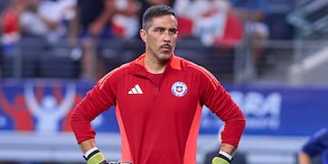 Claudio Bravo analiza a la Roja antes del duelo ante Paraguay