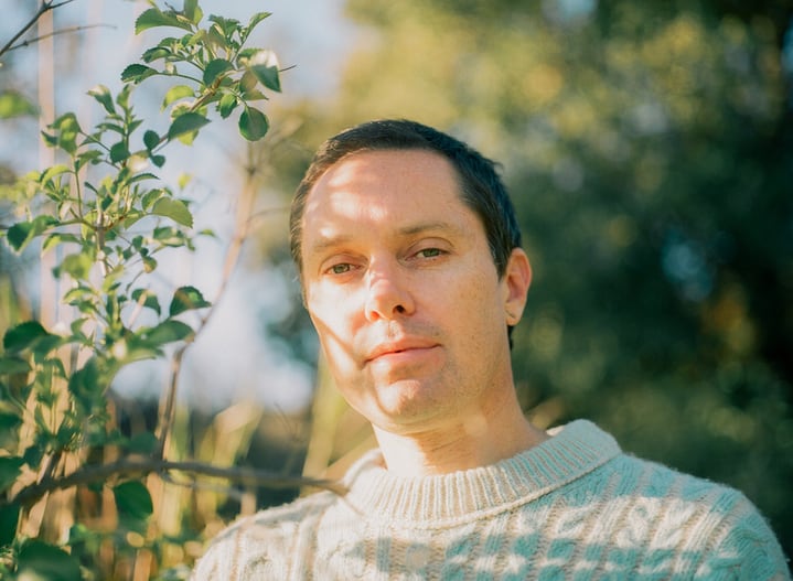 RHYE regresa a Chile: Michael Milosh anuncia show acústico e íntimo en Club Chocolate