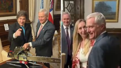 Posó con motosierra y hasta lanzó inesperado chiste con Karina: Así fue la fraternal junta entre Kast y Milei en Casa Rosada