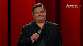 Destacado participante de The Voice detalla cómo asiste al programa en vivo, pese a estar con arresto domiciliario parcial