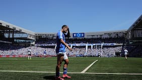 Hasta un semestre fuera: la gravísima sanción que arriesga Lucas Assadi por escupir a hinchas de la UC