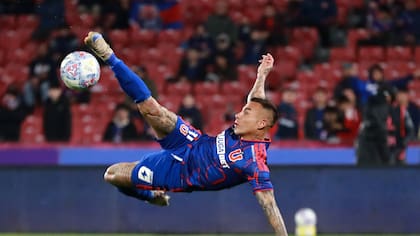 La U se instala por primera vez en el segundo lugar y desplaza a la UC como escolta de Colo Colo