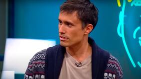 "Estuve siete años soltero... El chileno es mucho más pololo. Tienen la necesidad de estar con alguien de una forma más formal", manifiesta Roberto Cox