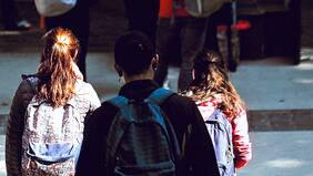 “Eres mujer y tienes vagina...”: Niño denuncia trato transfóbico de una profesora en liceo de Illapel