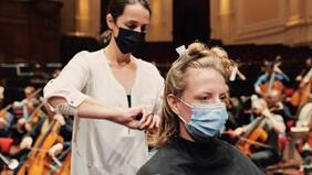 La particular protesta del mundo de las artes en Países Bajos: convirtieron teatros en peluquerías