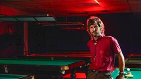 Gonzalo Yáñez: “Soy un hippie popero que anda con la guitarra bajo el brazo”