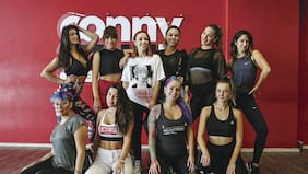 Ex chica Rojo le enseña sus mejores pasos a famosas