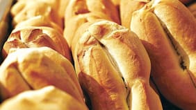 Anuncian iniciativa para que adultos mayores obtengan un 10% de descuento en el precio del pan