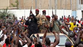 Militares dan golpe de Estado en Malí y prometen elecciones "en un plazo razonable"