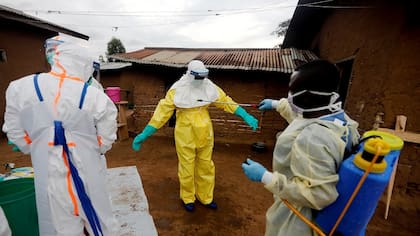 65 fallecidos y 246 casos sospechosos: nuevo brote de ébola afecta a la República Democrática del Congo