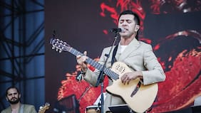 Gepe hace frente al calor con fruta y té en el Lolla y Cancamusa de invitada estelar