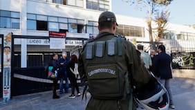 Detienen a alumna en Villarrica que anunció tiroteo con un AK47 en su liceo: lo publicó en página de confesiones