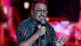 "Me están mirando con cara de '¿y este w... quién es?'. No saben quién soy. ¡¿Alguien me conoce?! ¡Nadie!", partió diciendo el comediante Alex Ortiz quien logró conquistar al público del Festival de Olmué