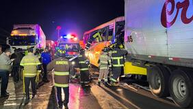 Al menos dos muertos y varios heridos deja accidente de bus en Paine