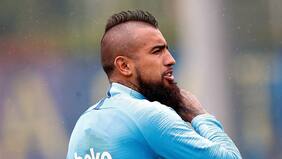 Puede jugar hasta de arquero: Vidal va por la Copa del Rey