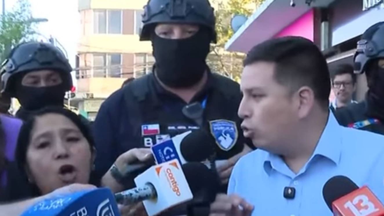 “¿Por qué nos mintió? ¡Nos fue a pedir el voto!“: alcalde Matías Toledo se harta y responde en vivo a furiosas ambulantes