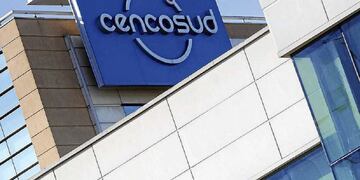 Cencosud confirmó la venta de una de sus marcas de supermercados: se deshizo de más de 50 locales