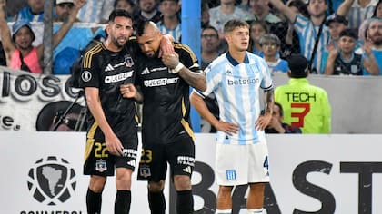 “El equipo lo sufre”: Arturo Vidal lamentó la salida de Mauricio Isla de Colo Colo