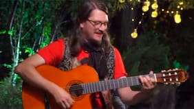 "A lavarse bien las manos, roto infectado con virus...": cantó "El Cuma Rodriguista", personaje de Mauricio Palma, en La Divina Comida