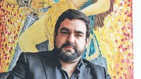 La historia del "gurú" político del poliamor