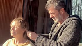 "Me afectó. Mira la tontera. No pensé jamás que me iba a afectar tanto estar completamente calva", expresa Claudia Conserva en documental sobre su lucha contra el cáncer